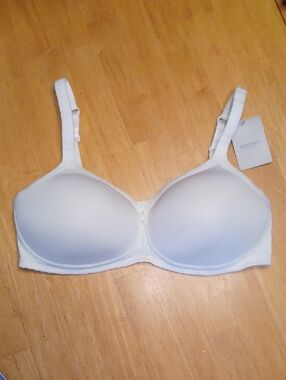 Amoena Light Ivory Smooth Molded T-Shirt Bra Size 44A NWT